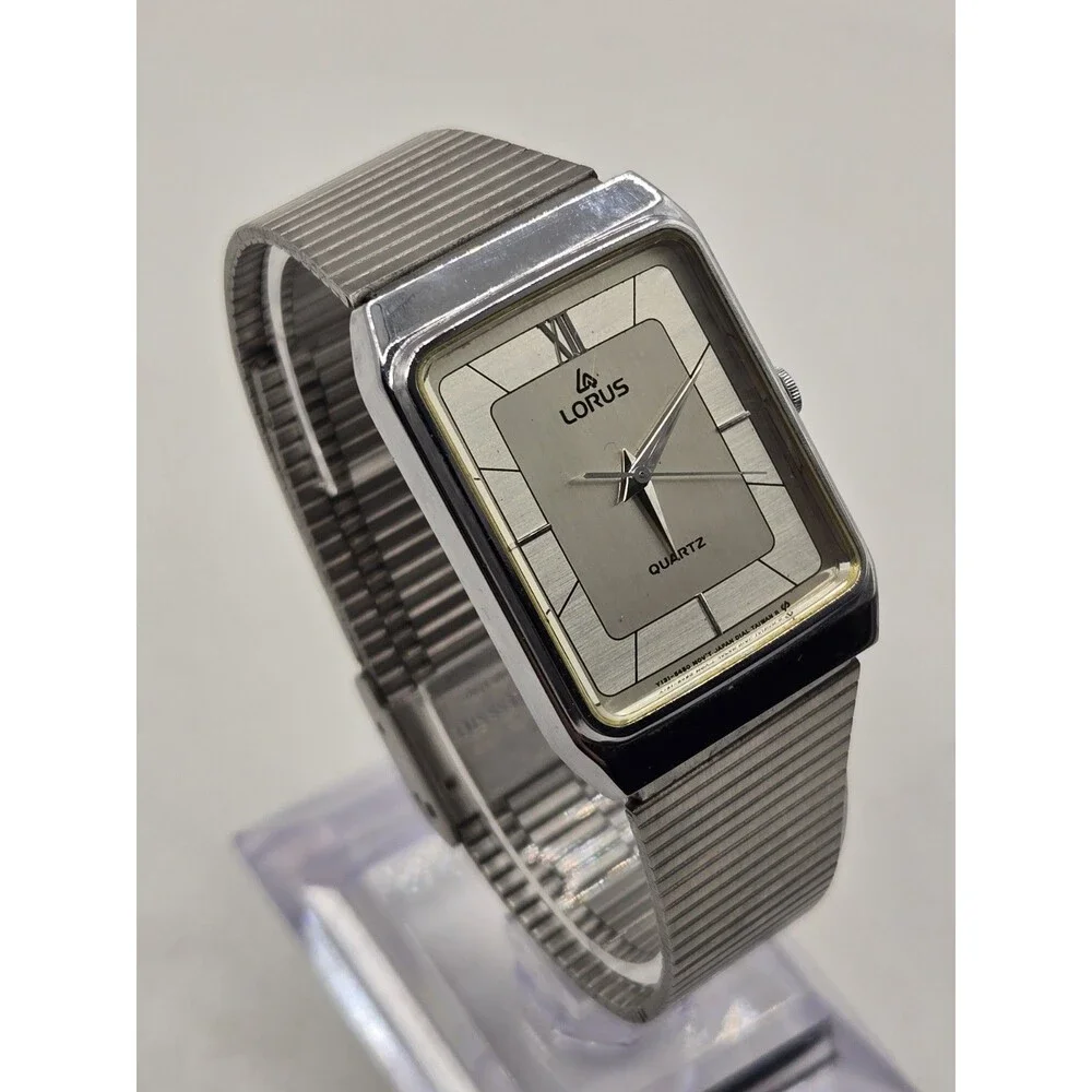 Vintage LORUS Watch Y131-5230 Silver Tone Stainless Steel 25mm Watch. New Batt